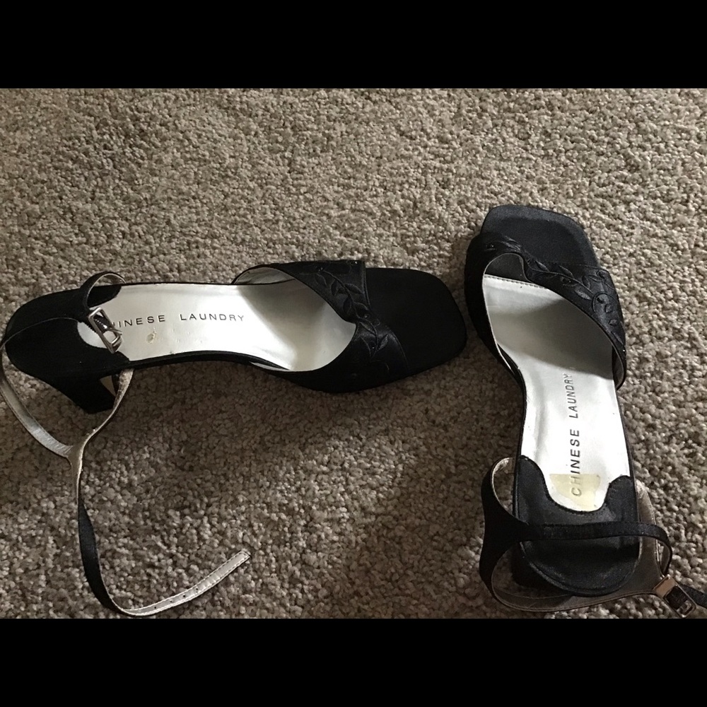 Dressy black mid heel shoes